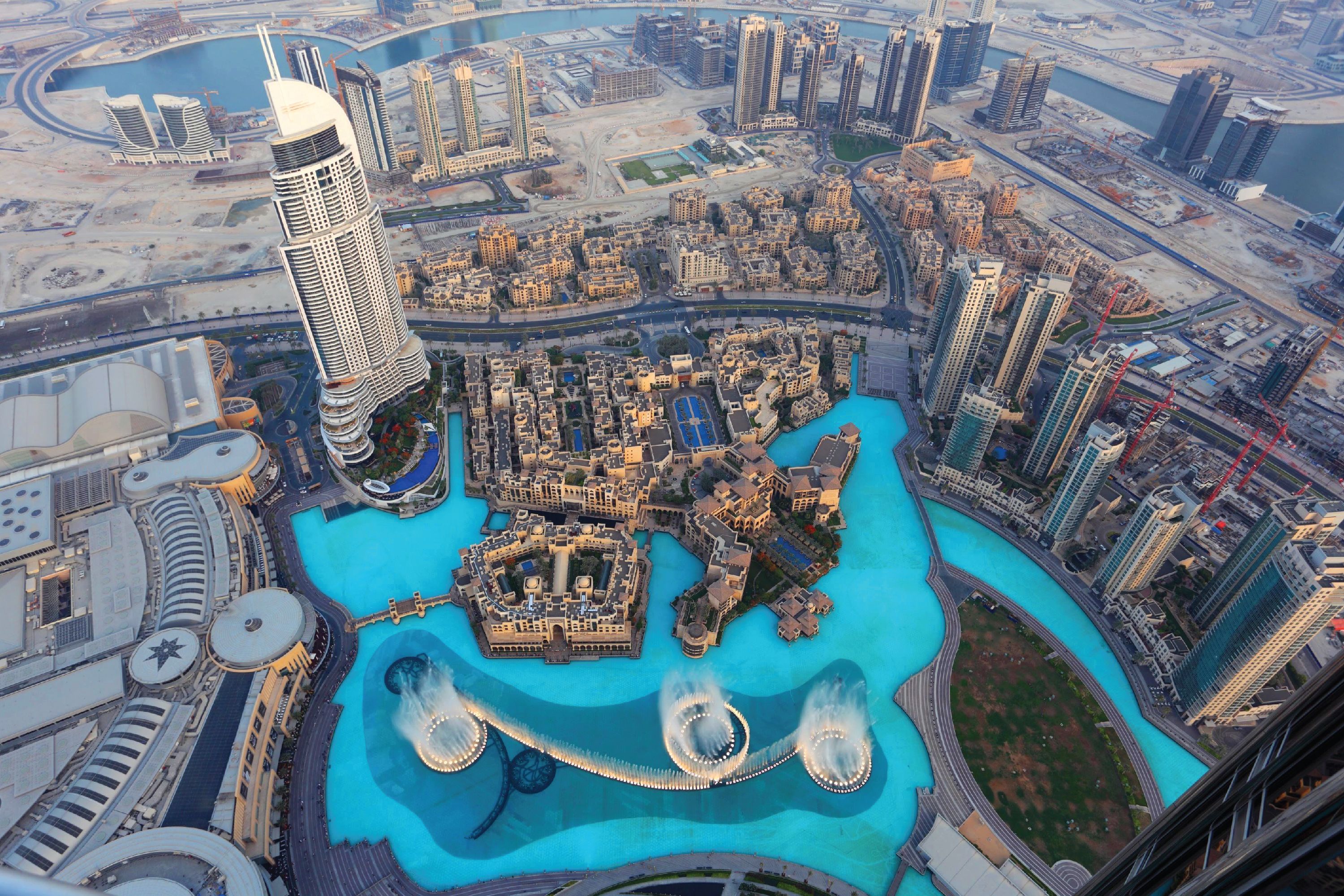 burj-khalifa-124-floor-at-the-top-amani-travel-tourism